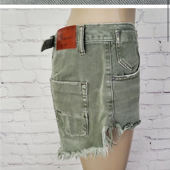𝅺One Teaspoon Le Wolves Shorts Green Super Khaki 26 - Picture 2 of 6